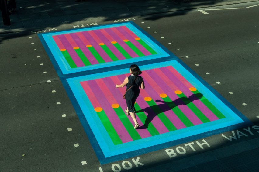 Yinka IIori desenvolve projeto que tem o objetivo de levar cores para as ruas de Londres