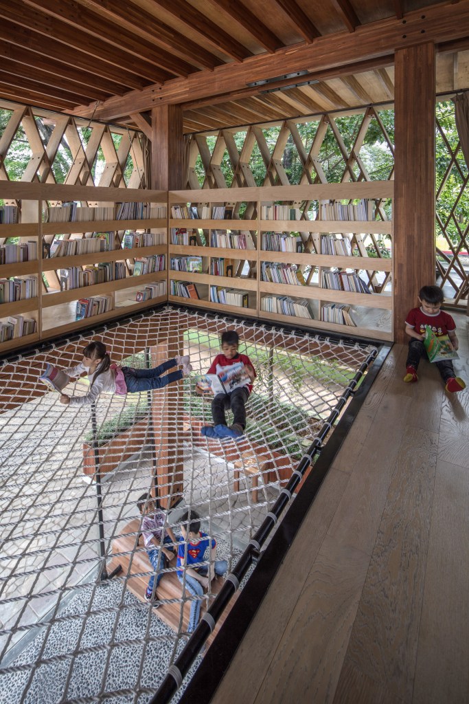microbiblioteca; madeira; sustentabilidade; indonésia