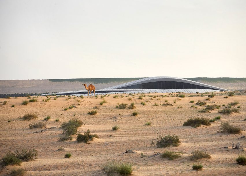 Zaha Hadid projeta edifício em forma de duna nos Emirados Árabes