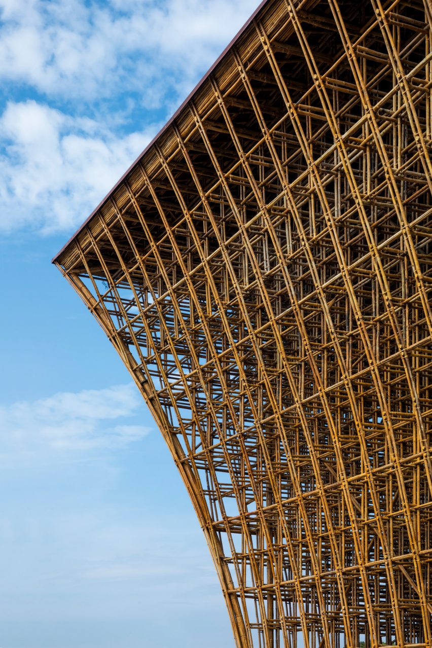 Edifício sustentável feito de bambu no vietnã