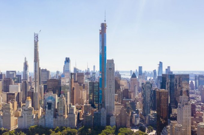central-park-tower-tops-out-dezeen-sq-852×479