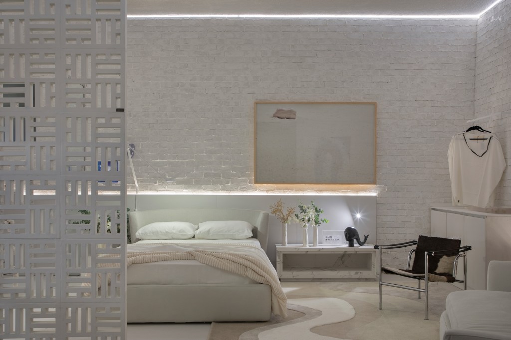 gregory copello estudio ostuni casacor sao paulo 2022 decoracao design mostras quarto cama cobogo branco