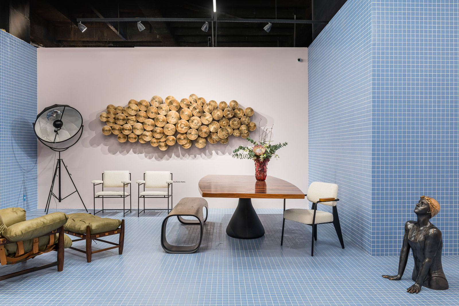 carlos navero arquitetura galeria pirajui casacor sp 2022 decoracao design banco mesa cadeira escultura poltrona arte
