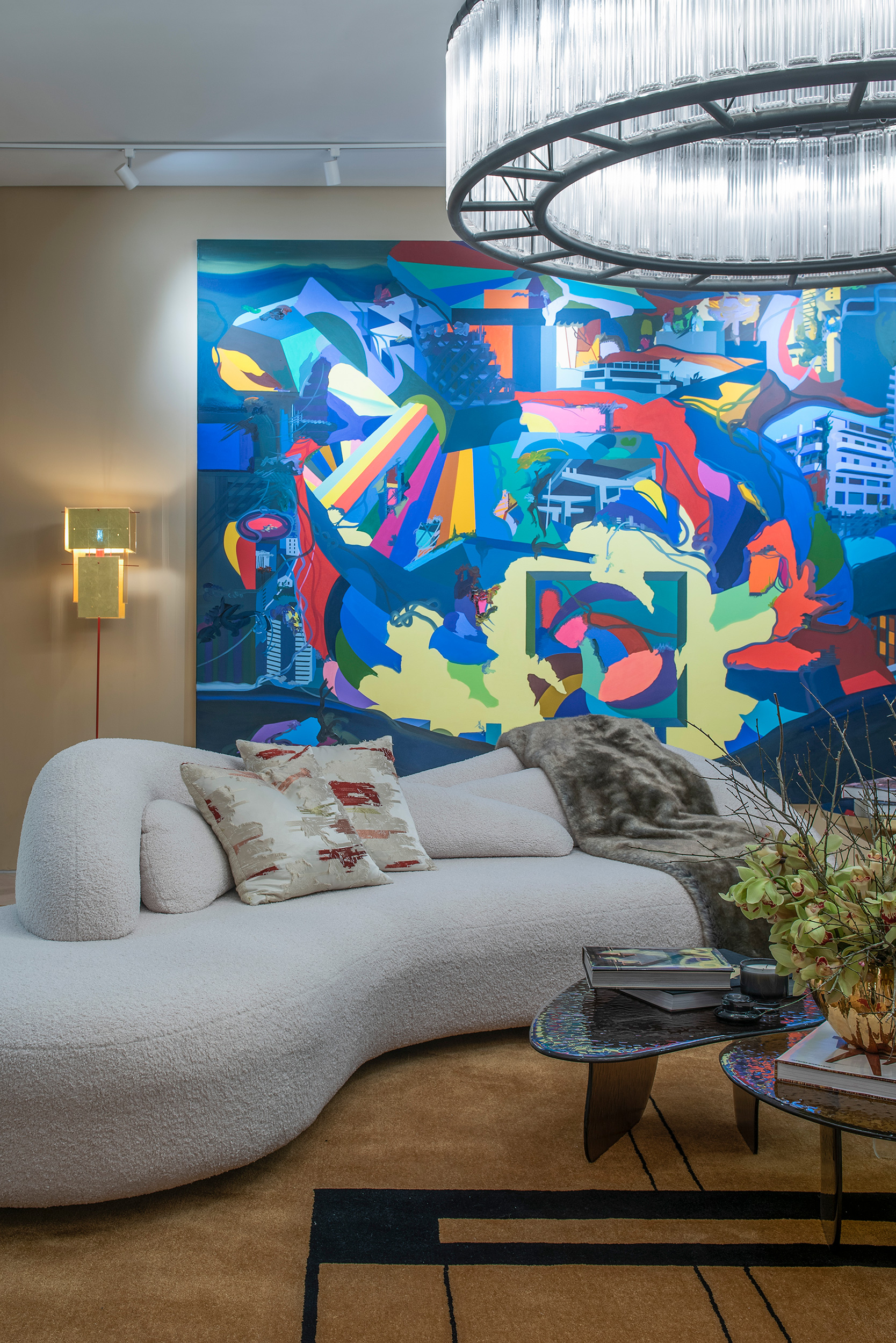 murilo lomas arquitetura living art casacor sp 2022 decoracao design mostras sala estar lustre sofa quadro tapete