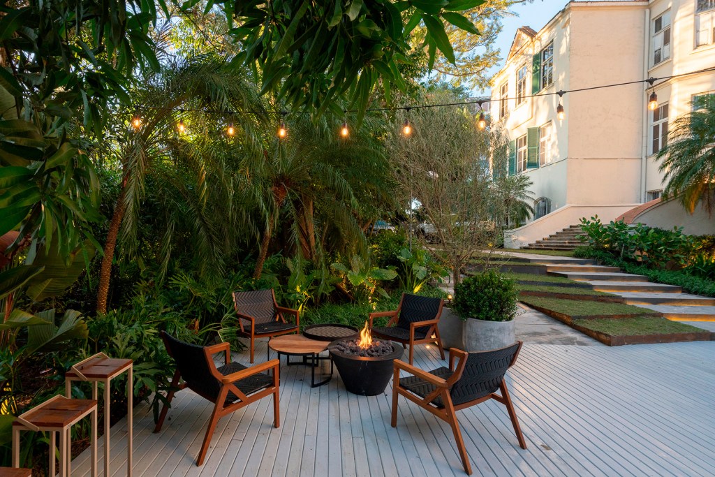 ginkgo paisagismo travessa olhares casa cor rio grande do sul 2022 jardim area externa mesa cadeira
