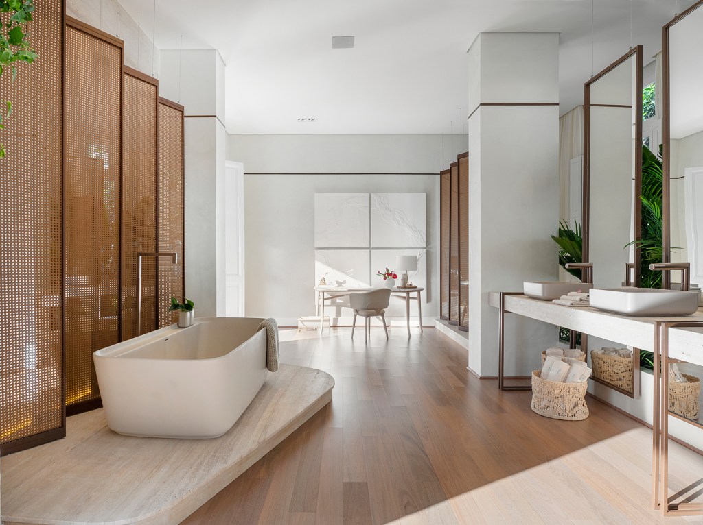 Delpizzo Arquitetura Sala De Banho Paradiso Deca CASACOR Santa Catarina 2022 mesa cadeira branco madeira banheiro banheira espelho pia bancada
