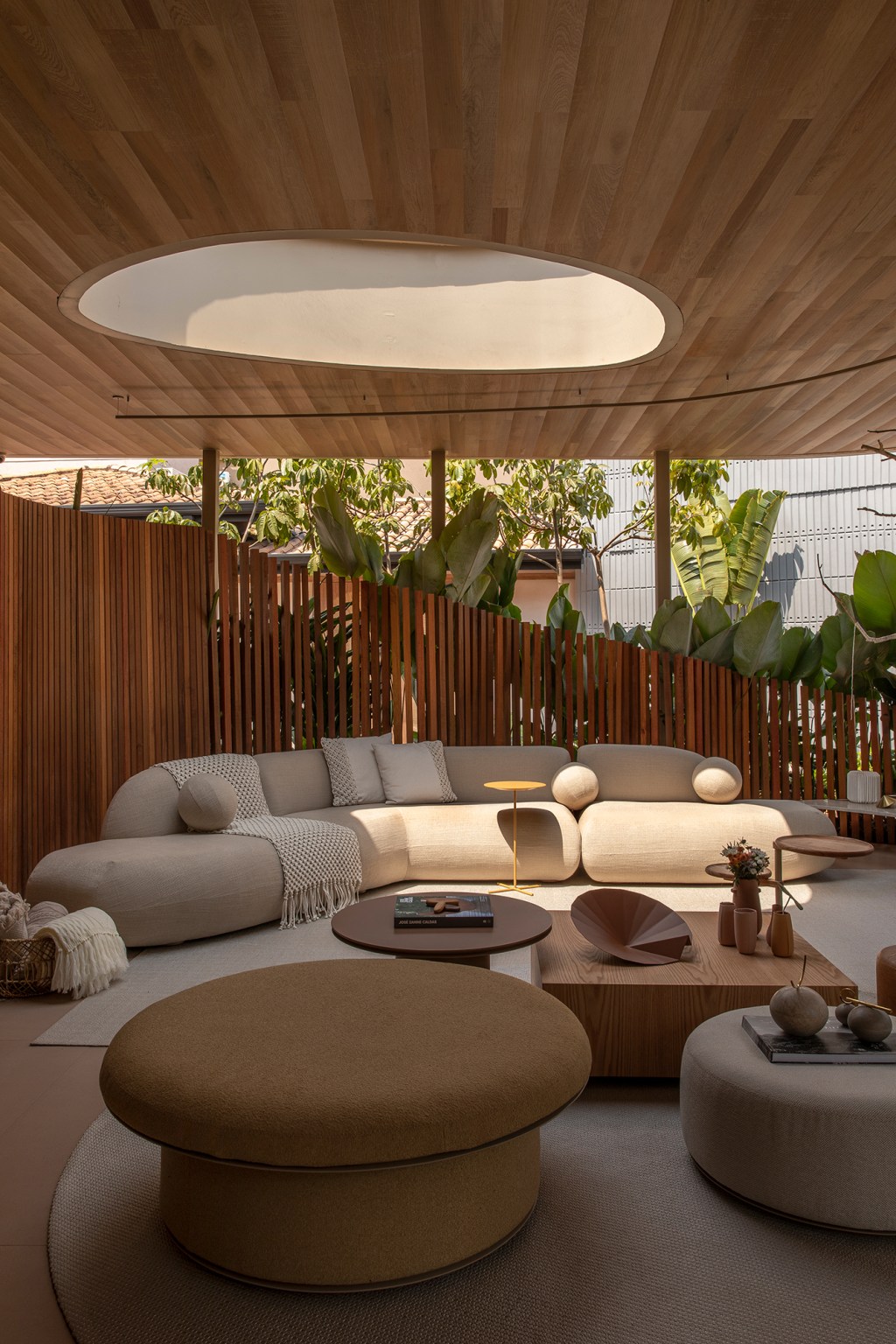 BD Arquitetura Living do acolhimento CASACOR Ribeirão Preto 2022 sala varanda sofa jardim