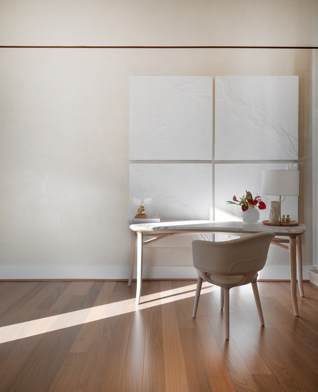 Delpizzo Arquitetura Sala De Banho Paradiso Deca CASACOR Santa Catarina 2022 mesa cadeira branco madeira