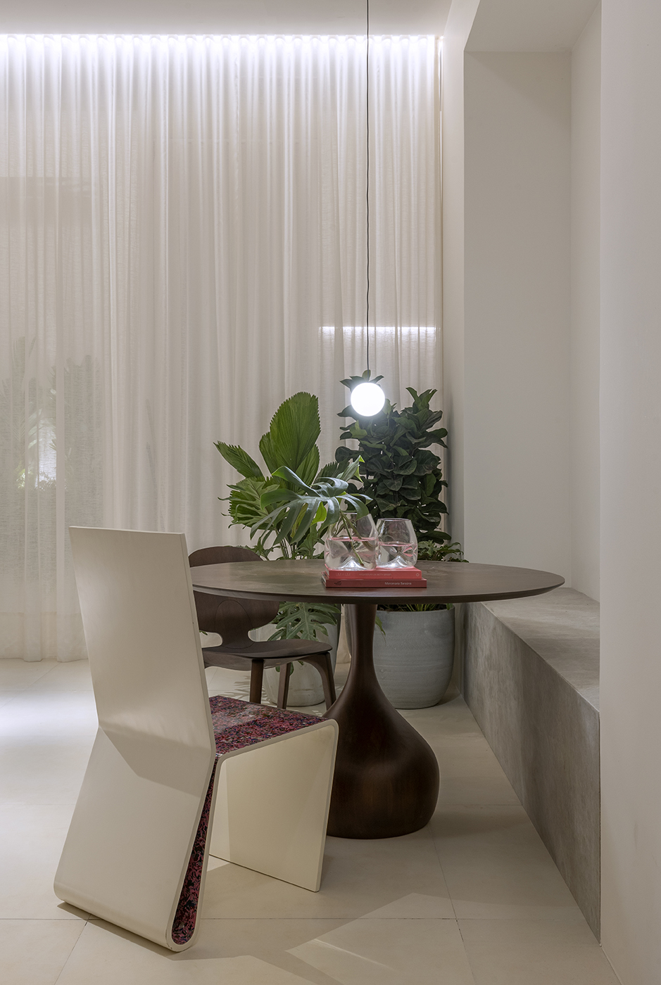 Maria Araujo Arquitetura Design Quarto Infinito CASACOR Brasília 2022 mesa cadeira jantar
