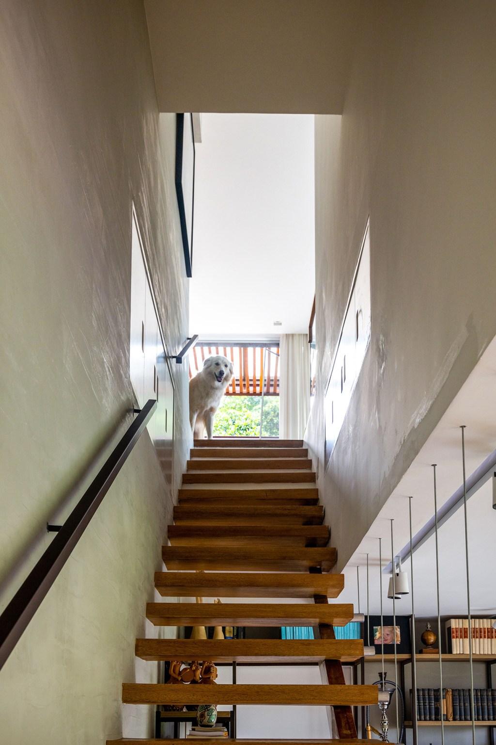 cobertura apartamento Ketlein Amorim rio de janeiro decoração escada madeira
