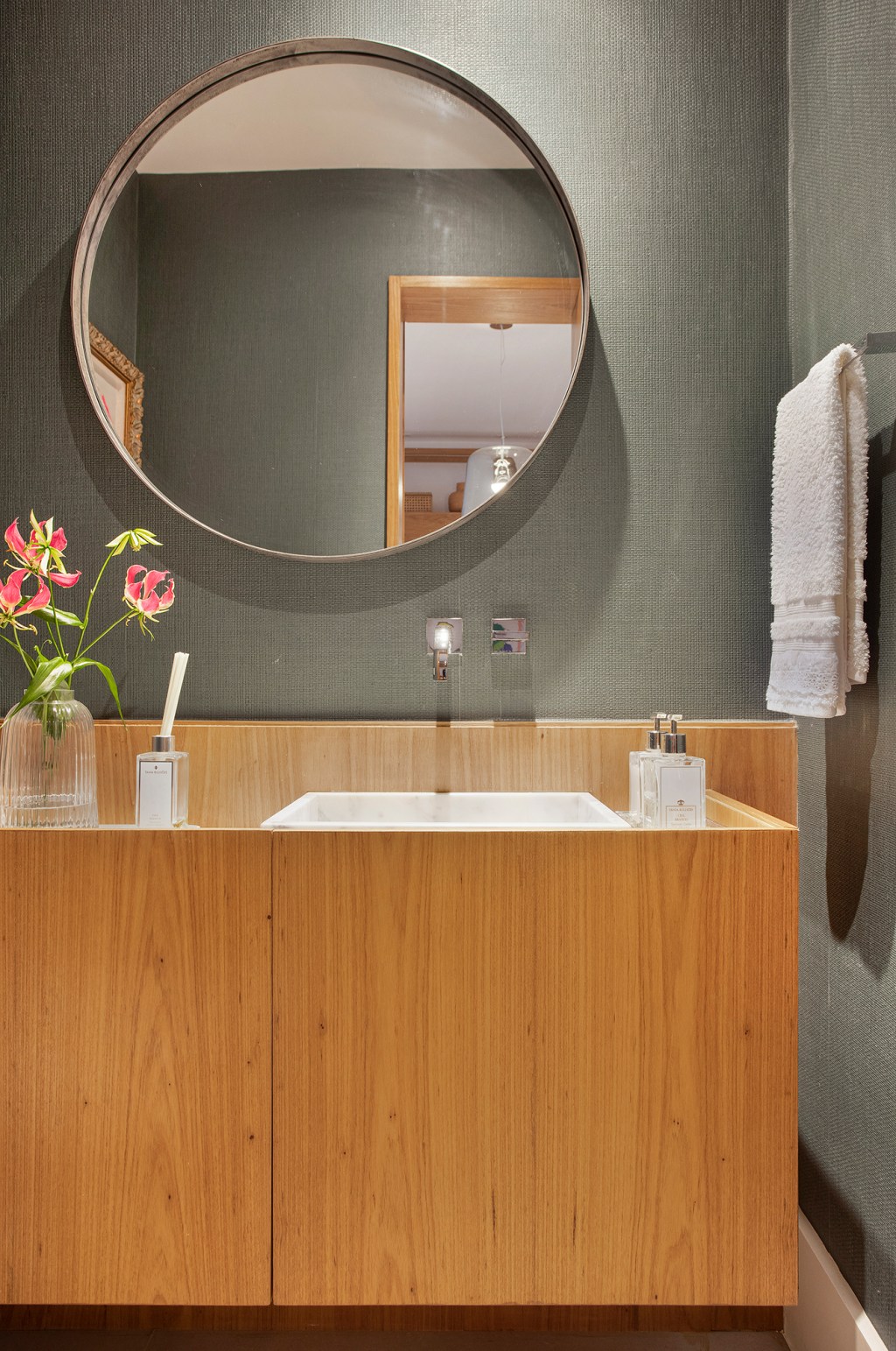 apartamento Bezamat Arquitetura rio de janeiro decoração banheiro lavabo espelho pia torneira
