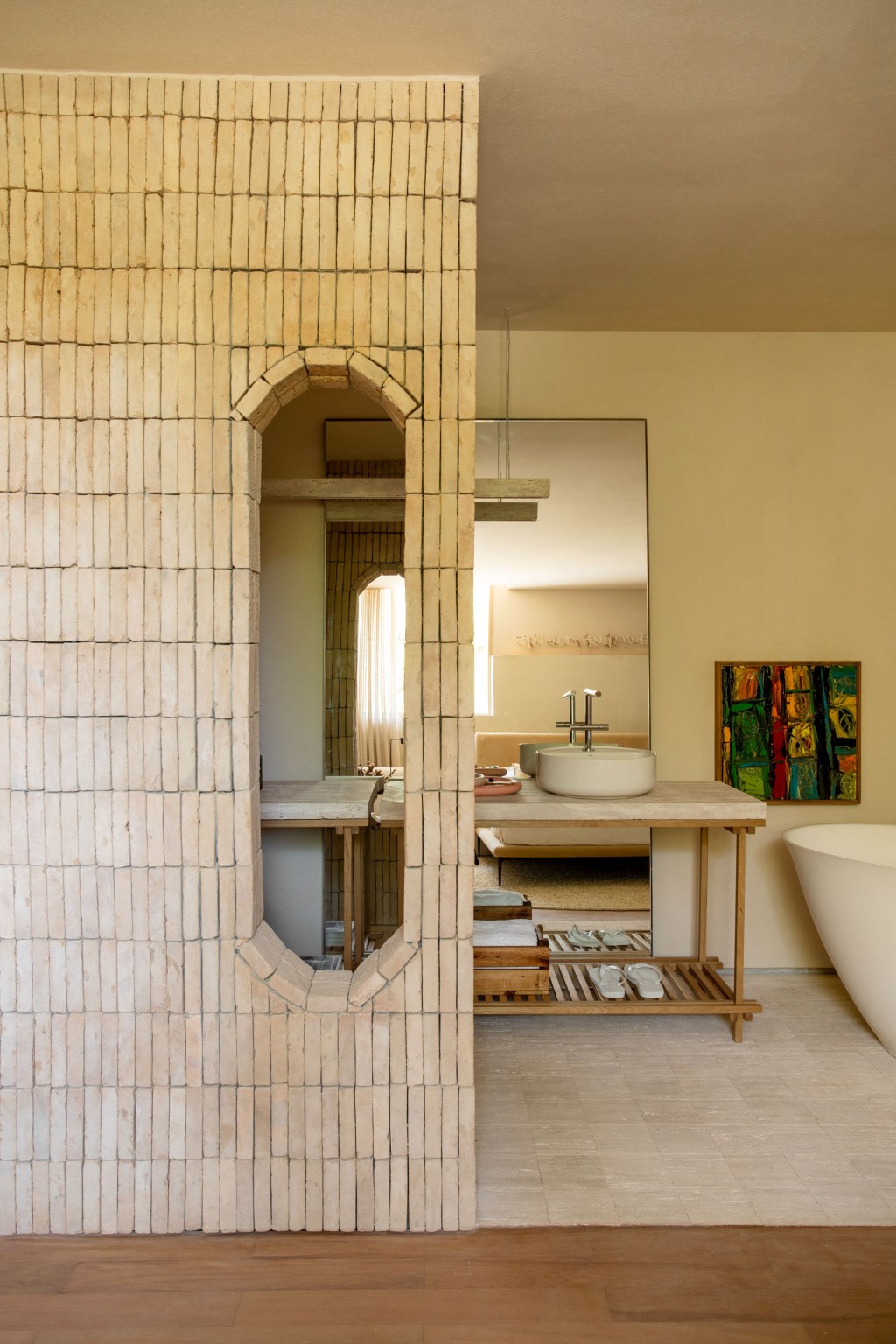 Primo Arquitetura Suíte Transversal CASACOR Bahia 2022 banheiro banheira espelho pia