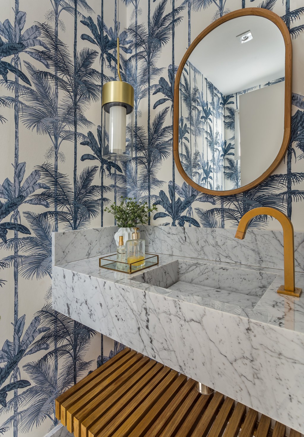 Apartamento Rio de Janeiro Fernanda Medeiros decoração banheiro lavabo espelho papel de parede