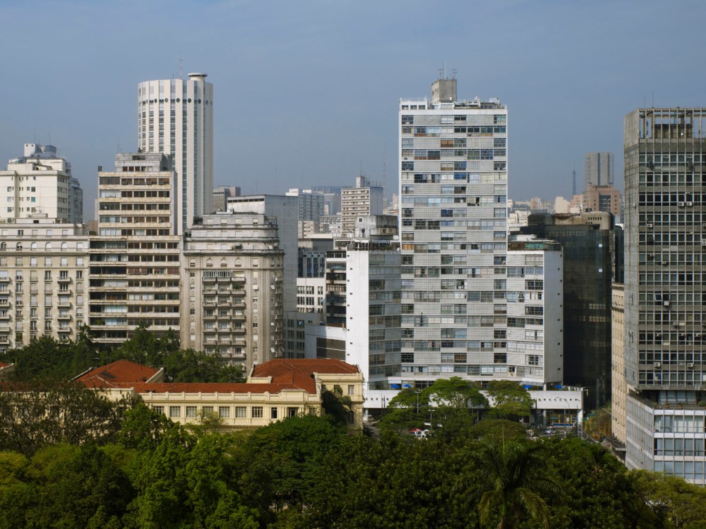 Edifício Eiffel projetado por Oscar Niemeyer no Centro de São Paulo.