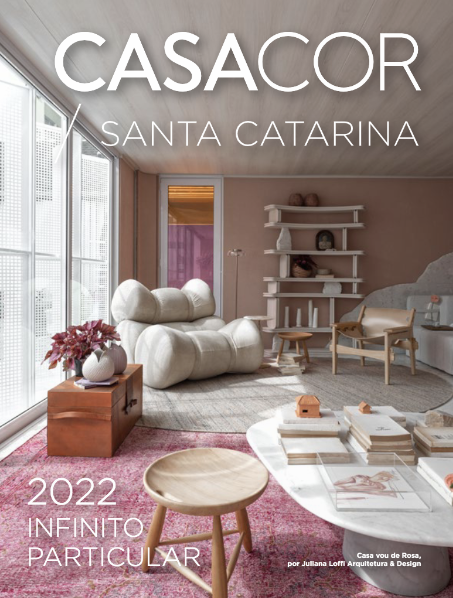 Capa do Anuário da CASACOR Santa Catarina 2022. Ambiente: Casa vou de Rosa, por Juliana Loffi Arquitetura e Design.