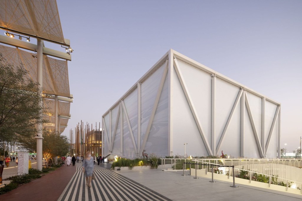 O Pavilhão Brasil na Expo Dubai 2020, por MMBB Arquitetos + Ben-Avid + JPG.ARQ é vencedor na categoria Arquitetura Cultural do prêmio Building of the Year 2023.