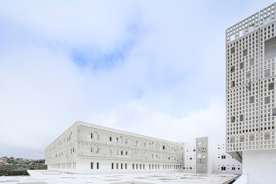 University Hospital in Tangier, por Hajji & Elouali + Architecturestudio, no Marrocos. Projeto vencedor na categoria Arquitetura Hospitalar.