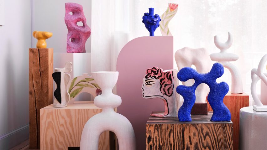 O mercado online de arte e objetos de design "The Ode" To hospeda um showroom aberto que apresentará os itens selecionados da marca, incluindo obras de arte únicas, esculturas, vidraria, vasos e outros objetos de design.