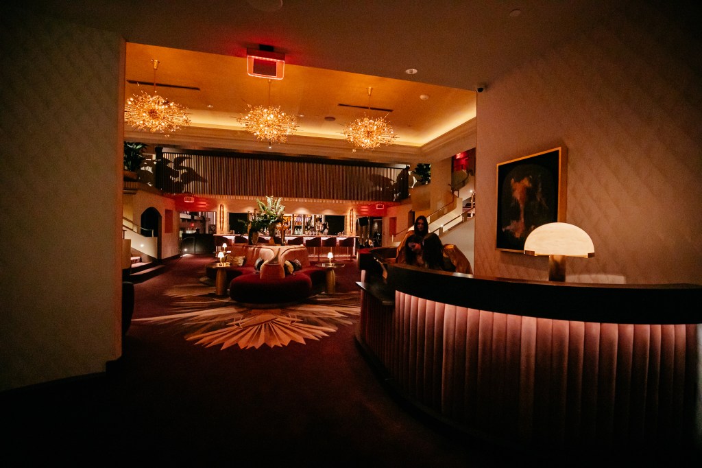 Teatro histórico, restaurante de luxo, restaurante em Miami, Restaurante Queen