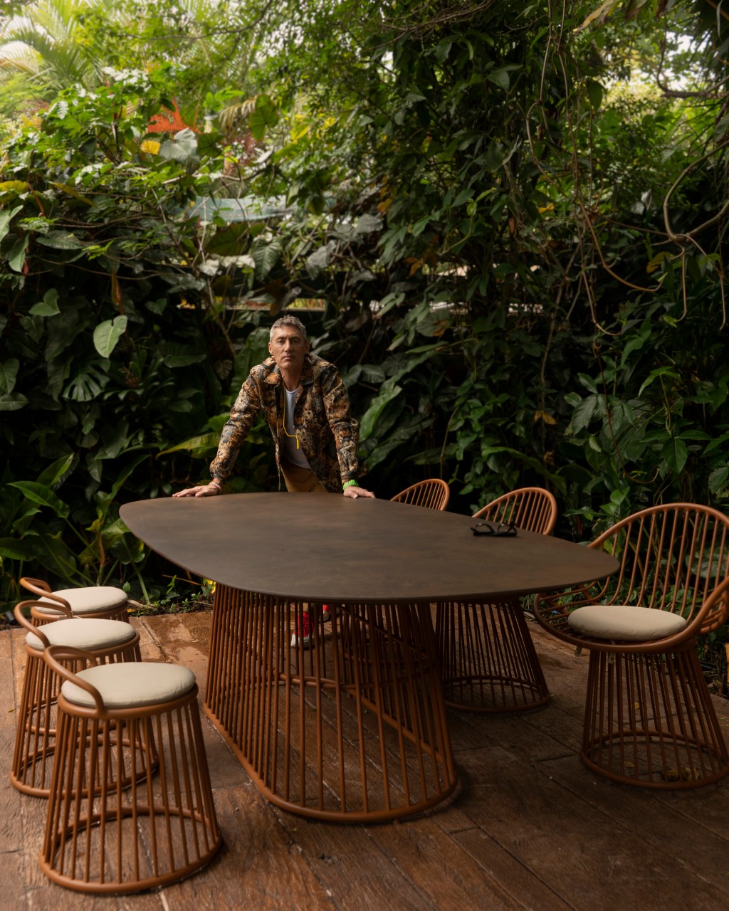 Edward van Vliet assina coleção de móveis outdoor com marca brasileira