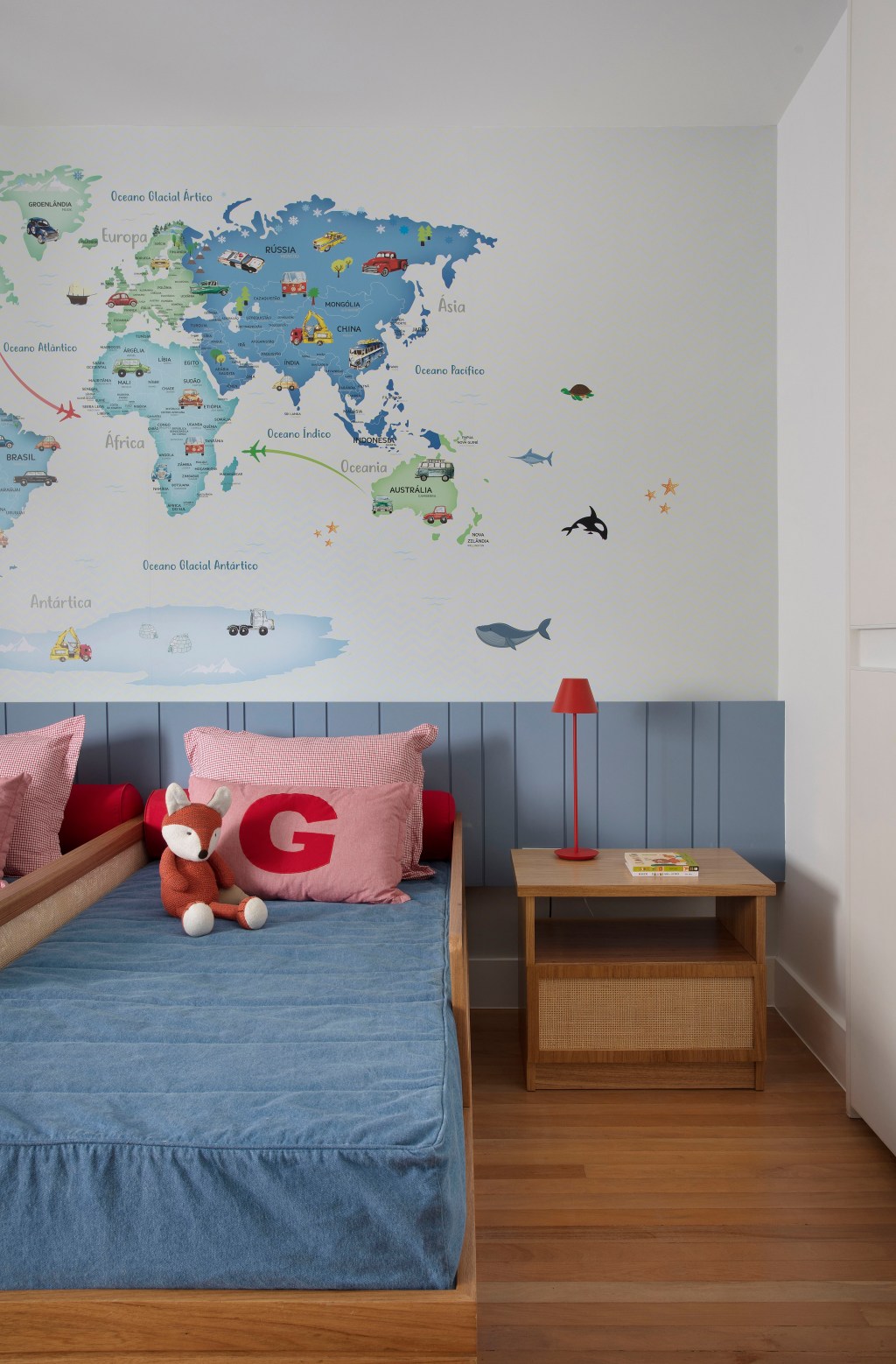 Apartamento alugado 240 m2 nova área social três semanas Brise Arquitetura quarto infantil gemeos crianca mapa mundi azul