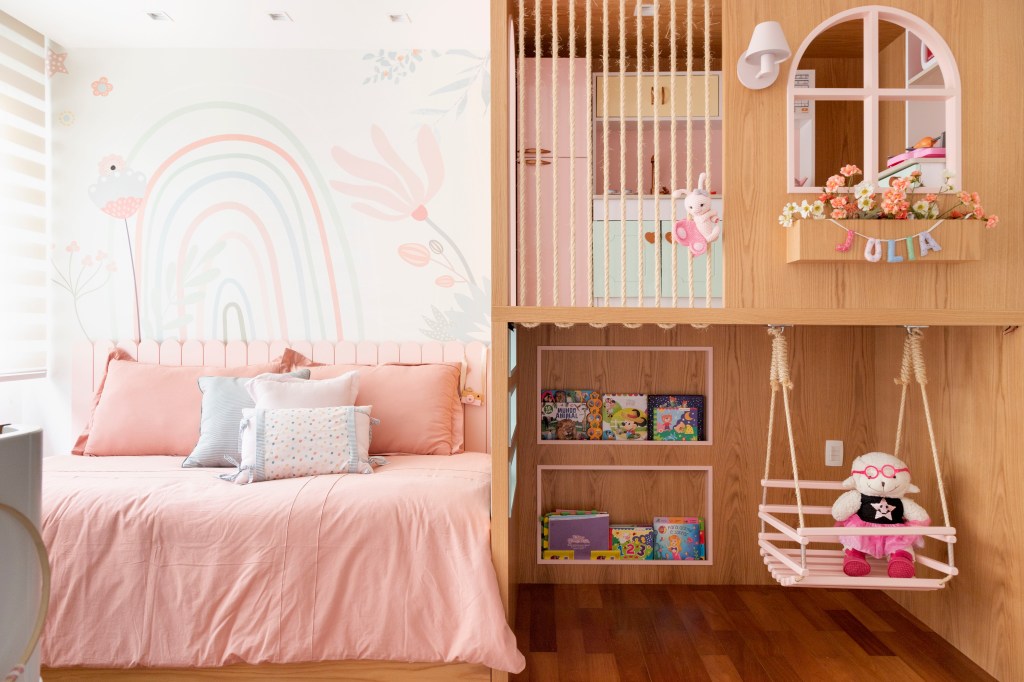 Dúplex 400 m2 acomodar família sete pessoas Paula Müller rio de janeiro decoração quarto infantil menina marcenaria cama casa boneca