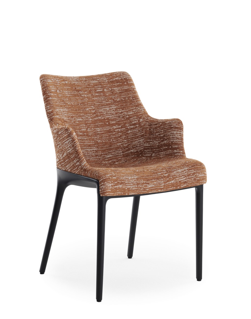 Milão 2023: Philippe Starck lança cadeira feita com cápsulas de café