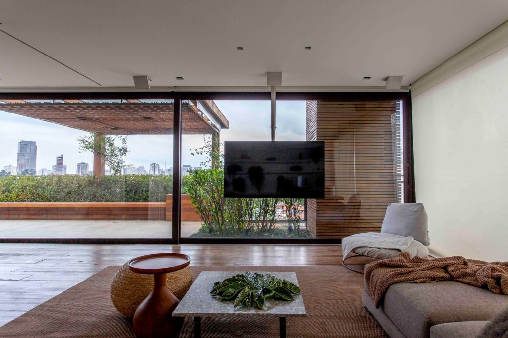 Apartamento de 450 m² no Jardim América, em São Paulo, ganha layout contemporâneo e minimalista. Projeto é de Daniela Berland Cianciaruso, designer de interiores que comanda o Estudio Glik de Interiores.