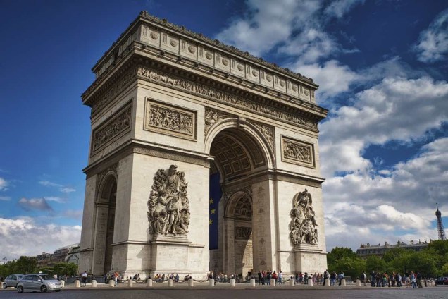 7º) Arco do Triunfo - França