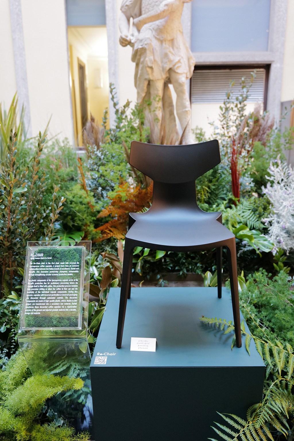 Philippe Starck lança cadeira feita com cápsulas de café