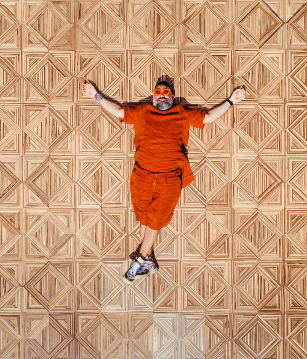 Pedro Franco lança piso de madeira inspirado nas raízes brasileiras