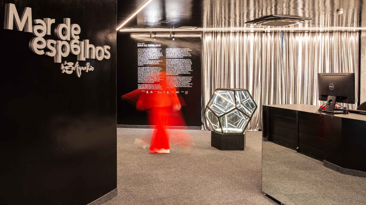 A instalação “Meandros: Mar de Espelhos”, no AquaRio, é assinada por Celso Rayol e Fernando Costa, da Cité Arquitetura, profissionais confirmados na CASACOR Rio 2023.