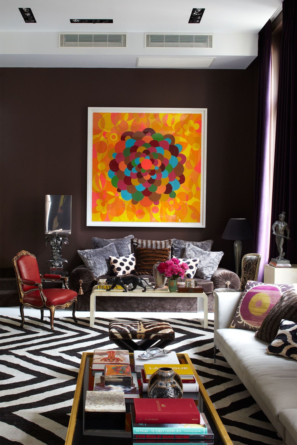 Sig Bergamin apartamento vibrante e repleto de texturas em Paris