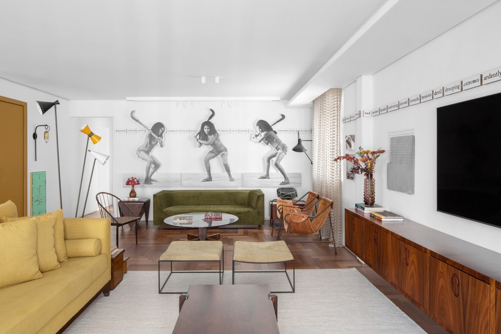 Equilíbrio entre moderno e contemporâneo marca apartamento no Jardins, SP - assinado por Klaus Schmidt, à frente da KAS ARQ, em parceria com a arquiteta Daniela Garcia.