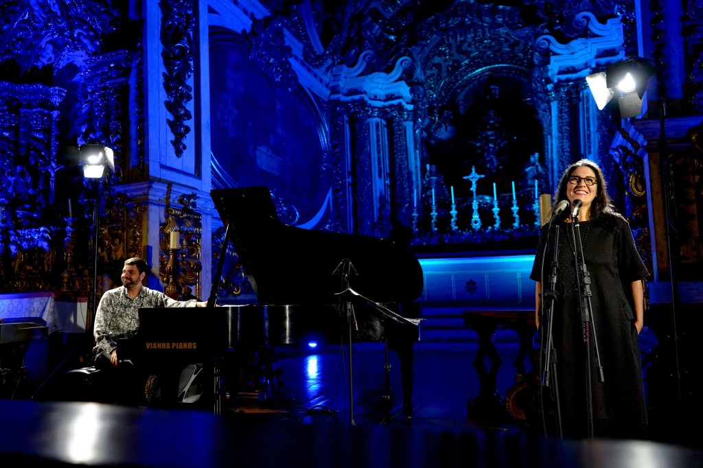 Em Tiradentes, concerto de Andre Mehmari e Monica Salmaso durante o Festival Vertentes.