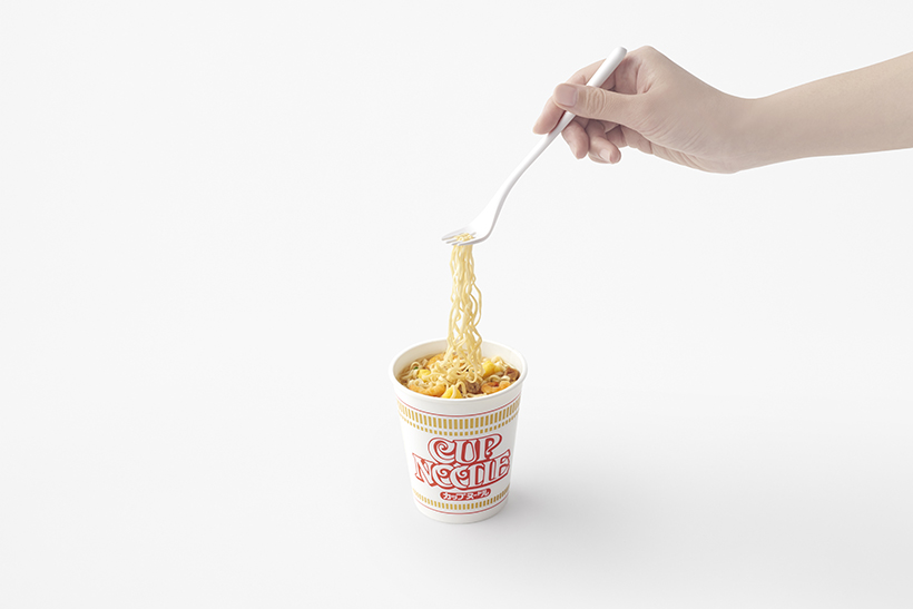 Nendo lança garfo que se adapta perfeitamente ao Cup Noodles