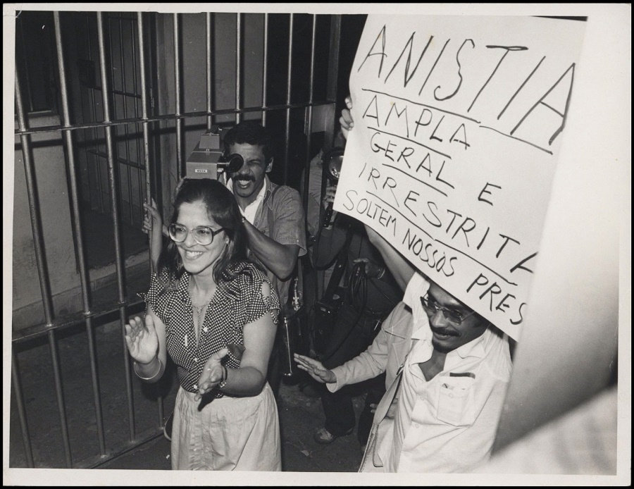 Inês Etienne Romeu ao sair em liberdade do Instituto Penal Talavera Bruce, Rio de Janeiro, 1979