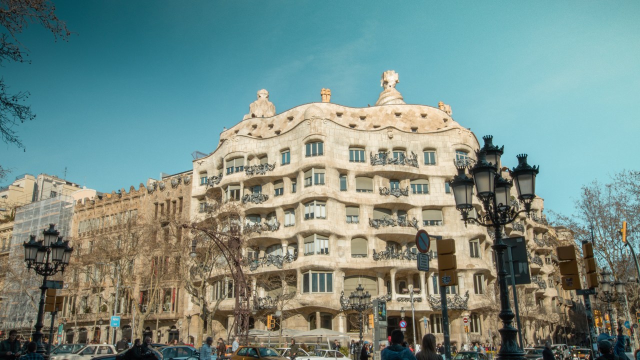 Casa Mila assinada por Gaudi em Barcelona