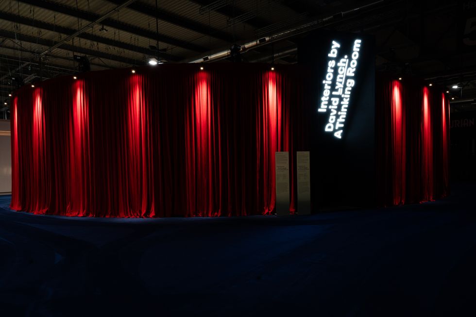 Por dentro da instalação misteriosa de David Lynch na Milan Design Week