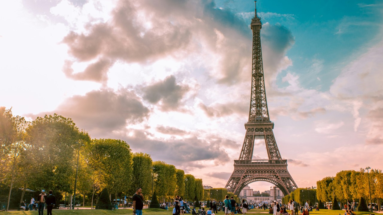 135 anos da Torre Eiffel em Paris